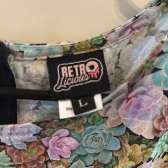RetroLicious sleeveless dress with beautiful succulent pattern! 🪴 - Picture 3 of 7